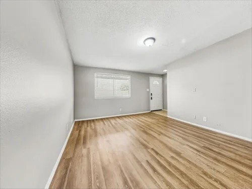 Foto del edificio - 8831 W Northview Ave