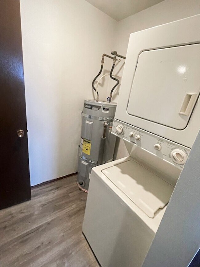 Foto del edificio - Charming 2 Bed, 1 Bath Duplex in the Heart of Cheney