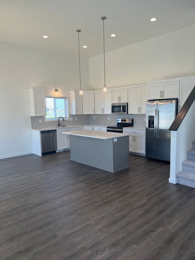 Building Photo - 3 Bed 2 Bath Single Family Home