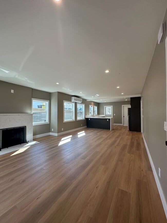 Building Photo - Beautifully Renovated Home in Oakland!