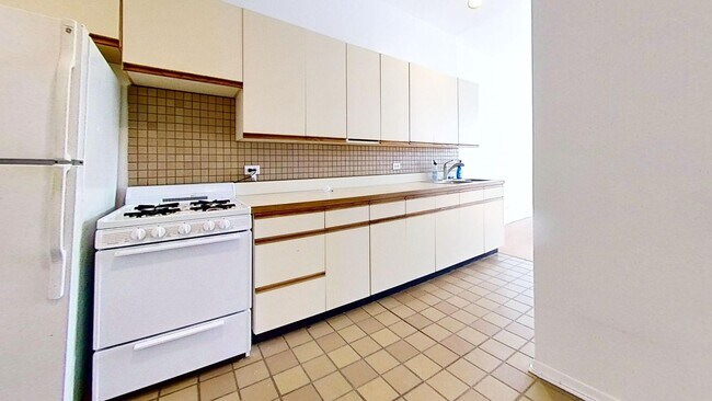 Foto del edificio - Top Floor Sheridan Park Studio