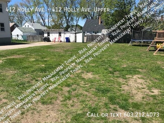 Building Photo - Bright Upper Level 2 Bedroom Duplex
