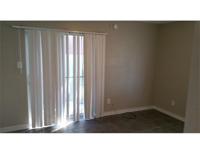 Foto del edificio - 10921 Roger Dr