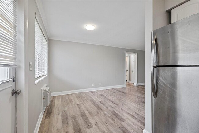Building Photo - 2130 NE 42nd Ct