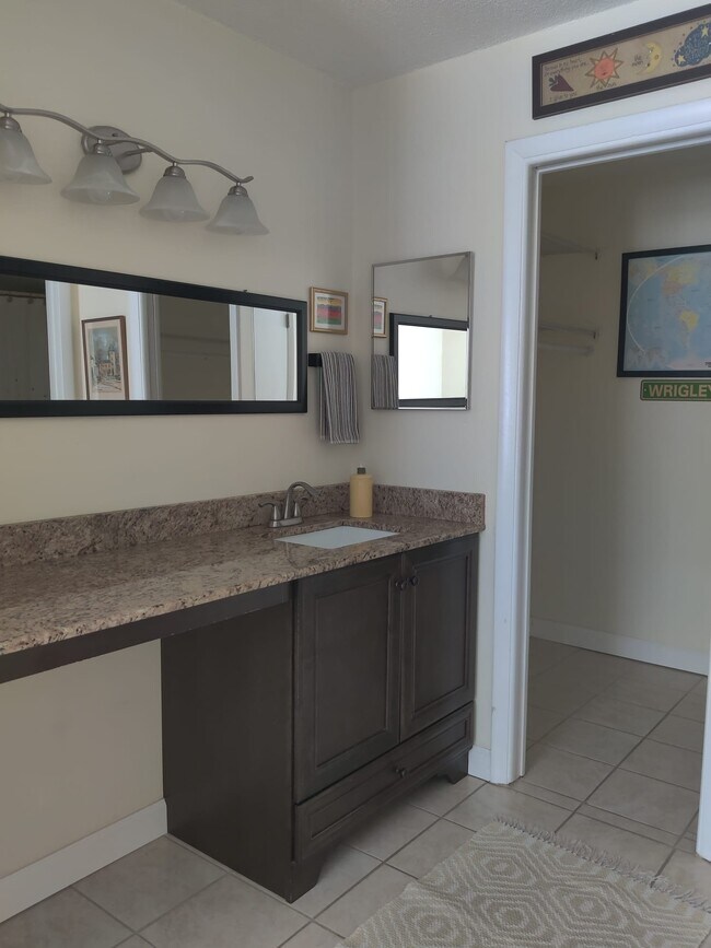 Foto del edificio - 14130 Rosemary Ln