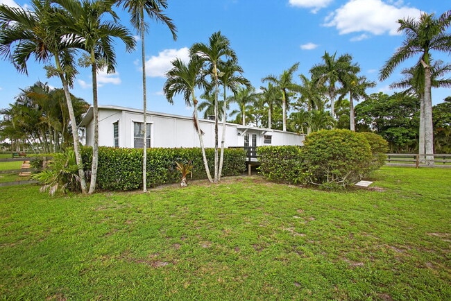 Building Photo - 1320 B Rd