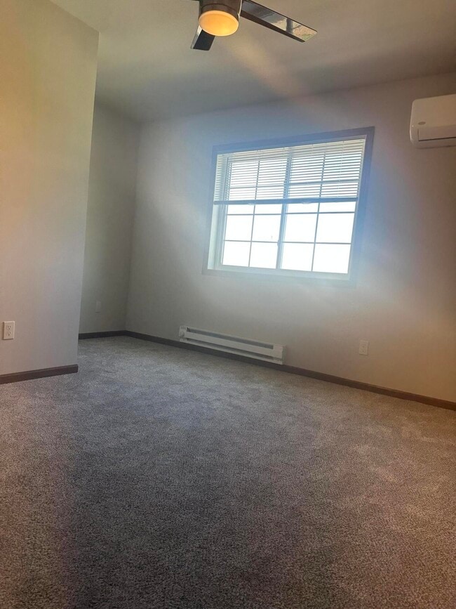 Building Photo - 1325 Hagar St