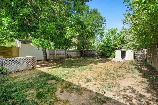 Foto del edificio - 3405 Butternut Dr