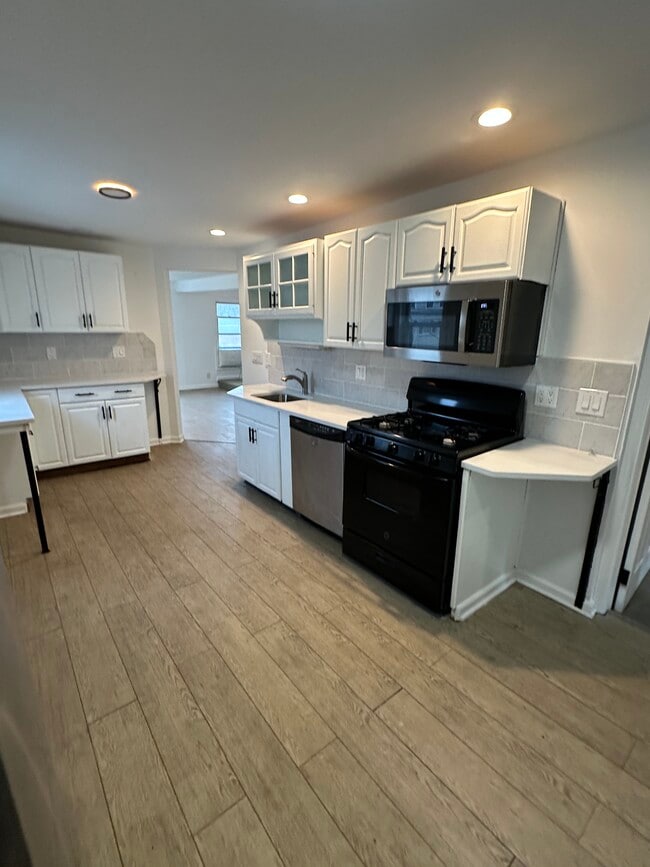 Large Kitchen - 94 Carlton Ave