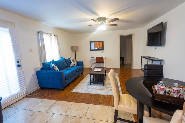 Building Photo - 3026 Napoleon Ave