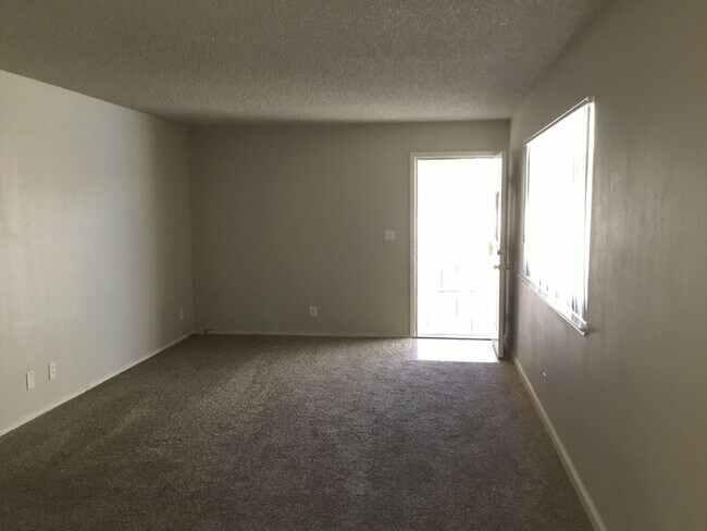 Foto del edificio - 1041 Cherry Ln