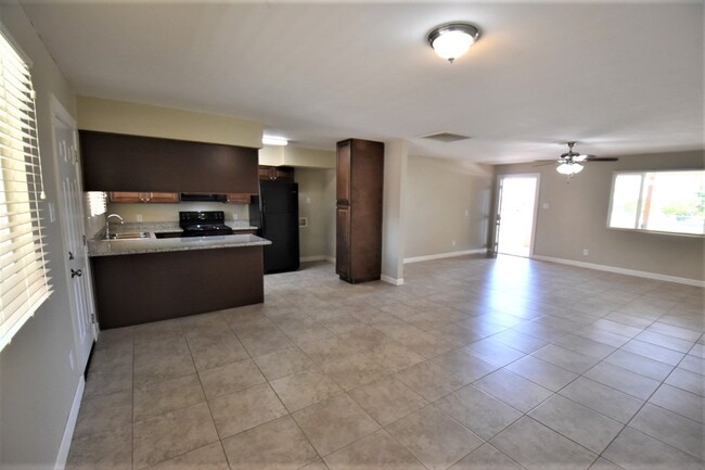 Building Photo - 6122 W Monterey Way