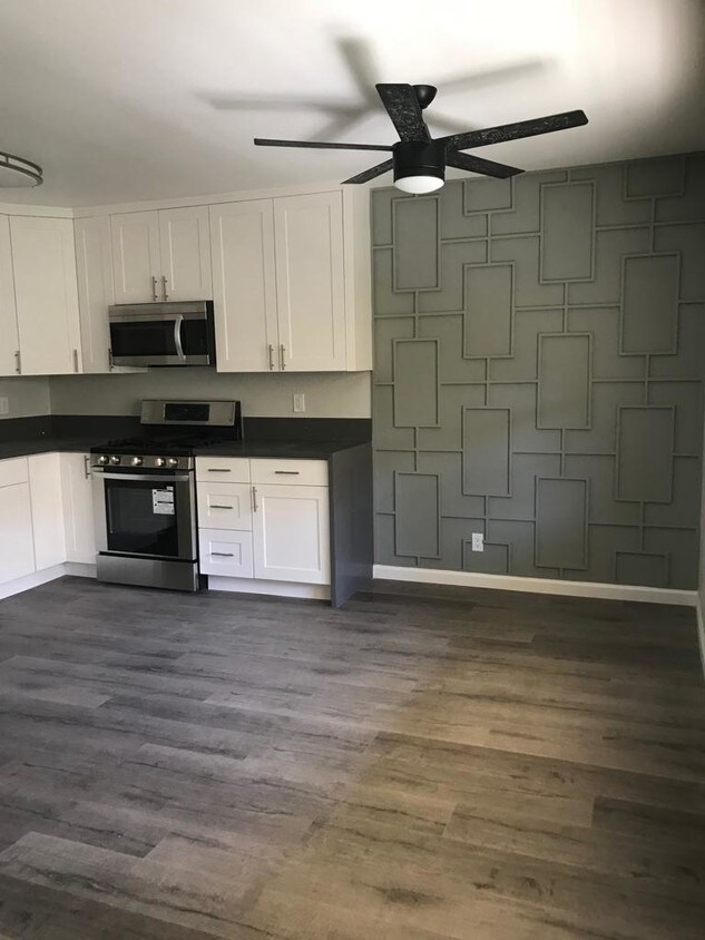 Foto principal - 4912 Woodman Ave