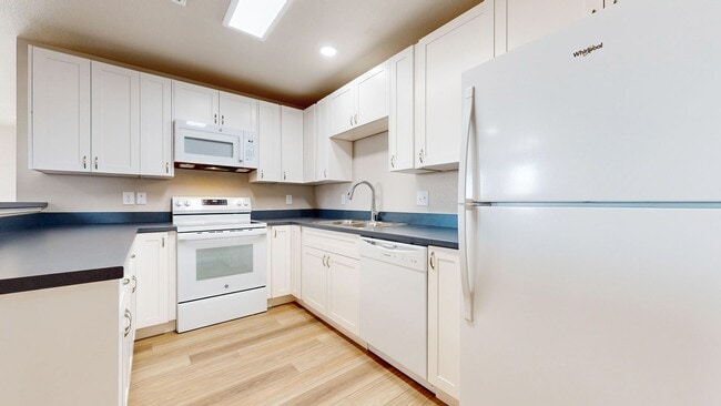 Building Photo - 2 Bed / 2 Bath Newly Renovated Apartment | Walkable Amenities in SW Loveland