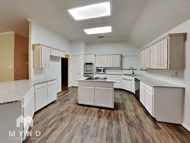 Building Photo - 7116 Meadowside Rd S