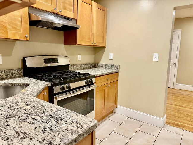 Building Photo - 328 Saint Paul St