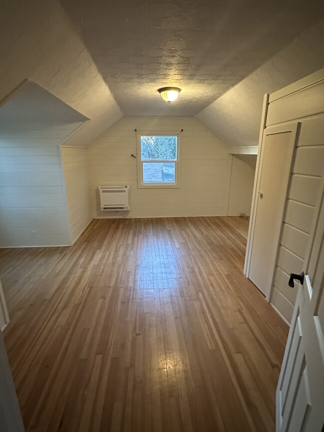 Upstairs Bedroom - 2100 Westwood Ln