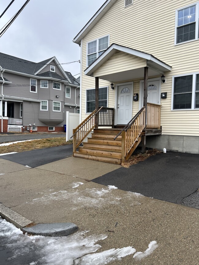 Building Photo - 25 Denison St