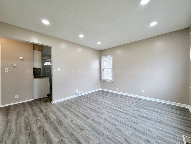 Foto del edificio - Newly Updated 2 Bed Ranch with Private Backyard