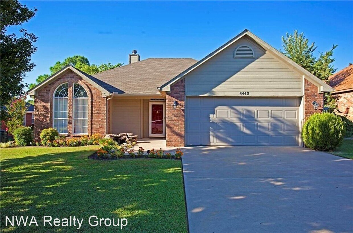 Primary Photo - 3 br, 2 bath House - 4442 W. Patrick Street
