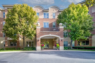 Building Photo - 2700 Summit Dr