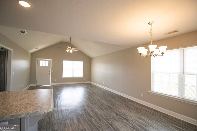 Foto del edificio - 7051 White Pine Ave