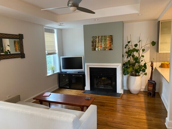Living - 24 Logan Cir NW