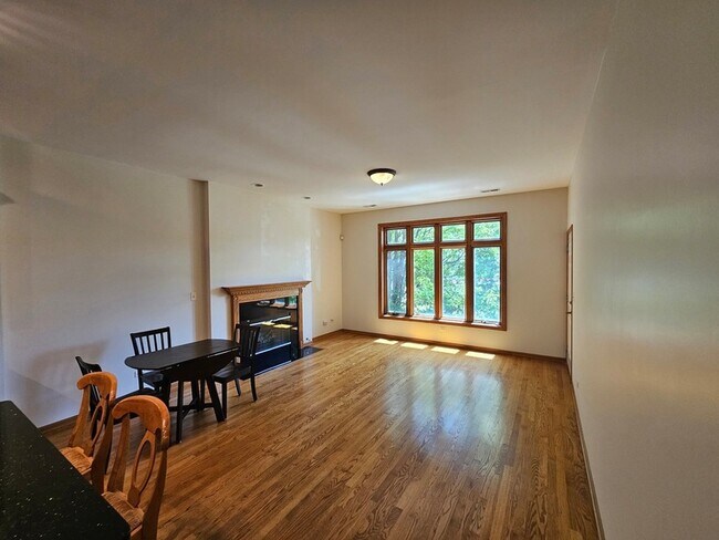 Foto del edificio - 1326 W Grenshaw St