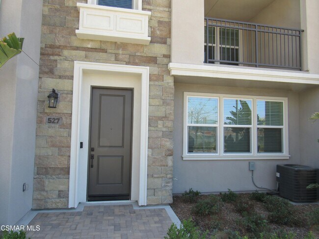 Foto del edificio - 527 Winchester Dr