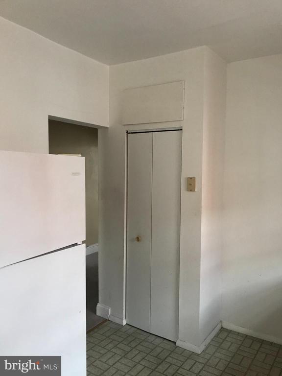 Building Photo - 445 Roxborough Ave