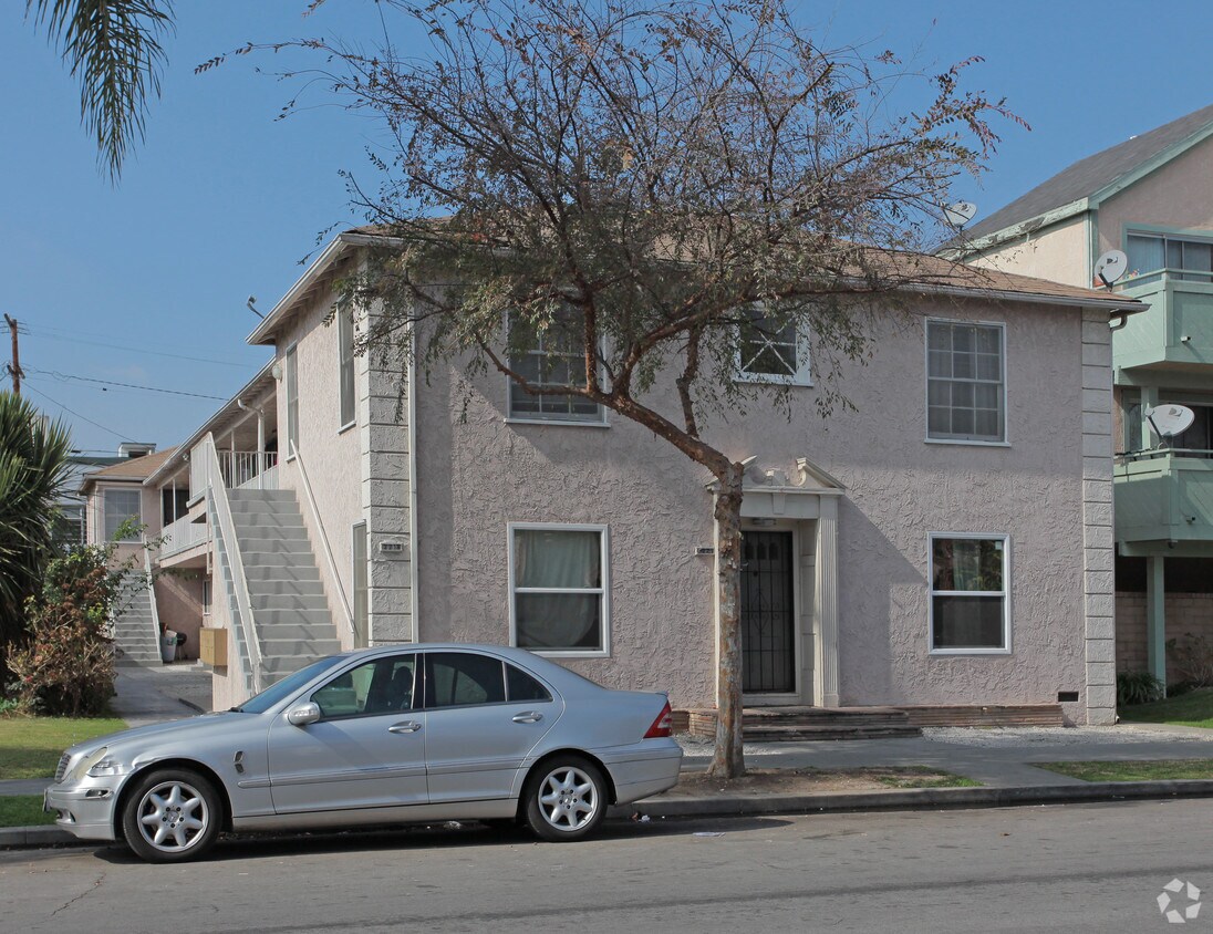 Primary Photo - 2219-2221 Pine Ave