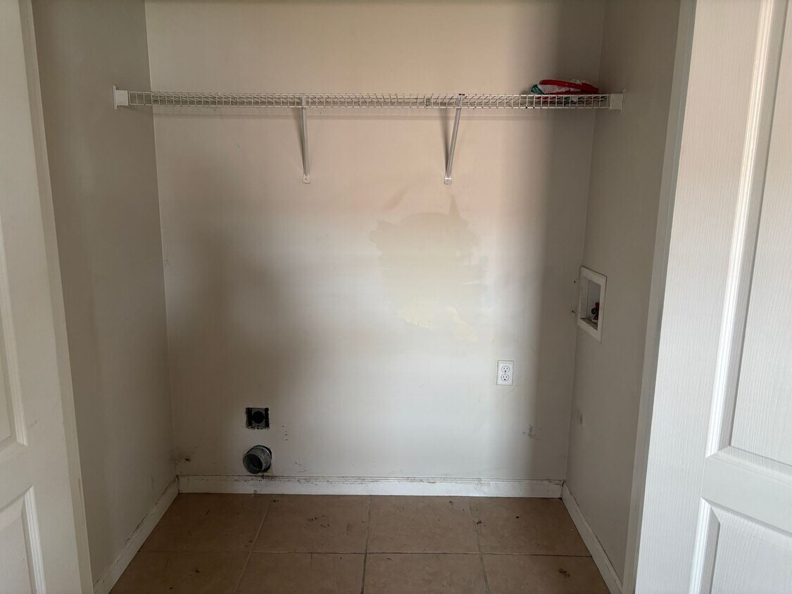 Primary Photo - 2 Bedroom Townhouse