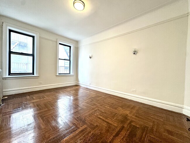 Foto del edificio - 21 Magaw Pl