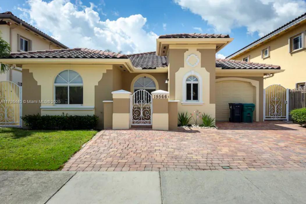 Foto principal - 15566 SW 13th Terrace