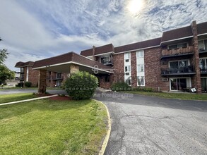 Building Photo - 850 S Lorraine Rd