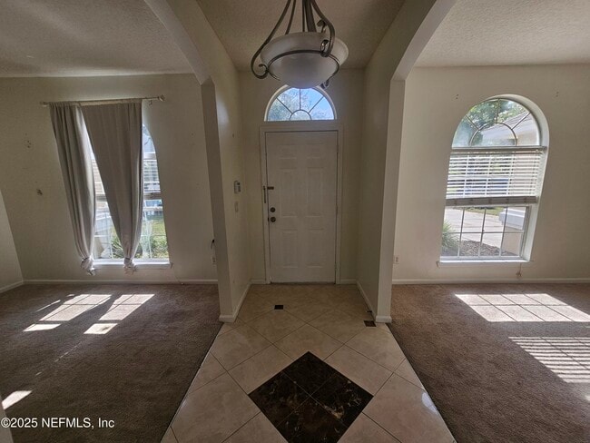 Building Photo - 1708 Dartmoor Ln