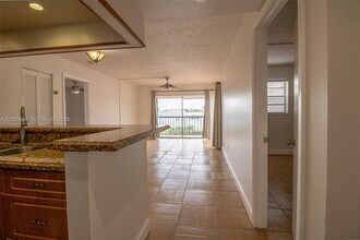 Building Photo - 995 SW 84th Ave