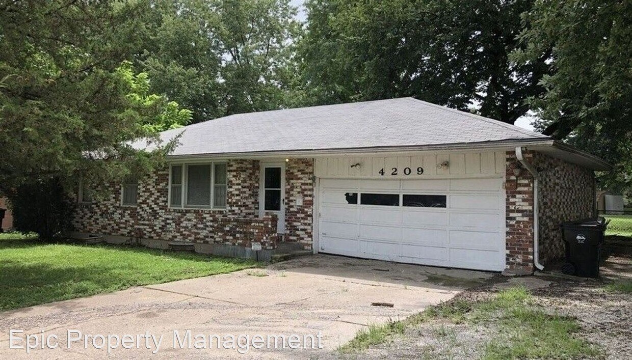 Foto principal - 3 br, 2 bath House - 4209 SW 34th St