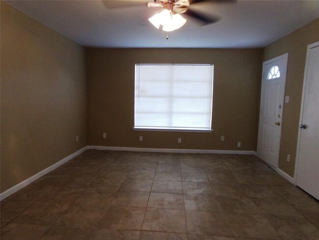 Building Photo - 519 Lenora Dr