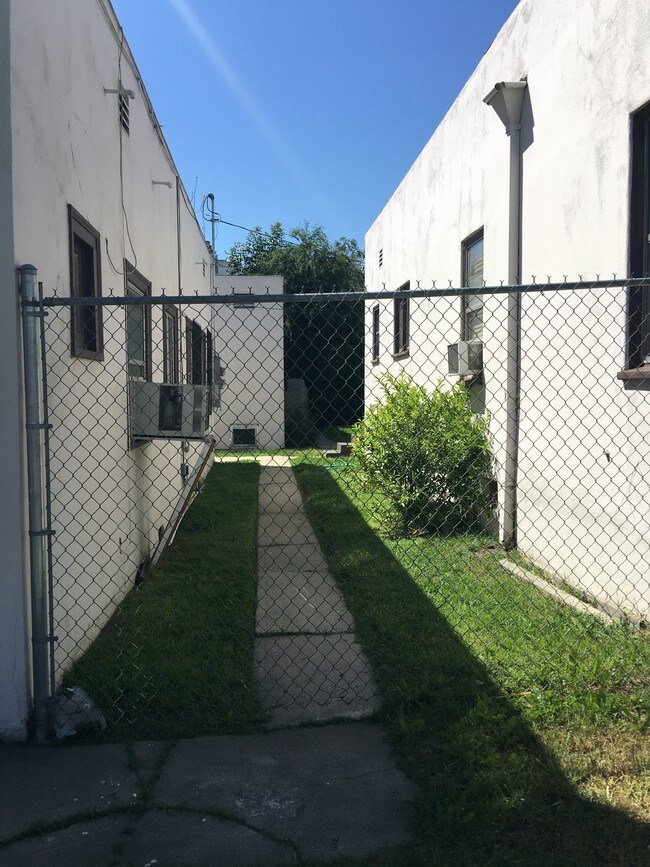 Foto del edificio - 14307 Friar St