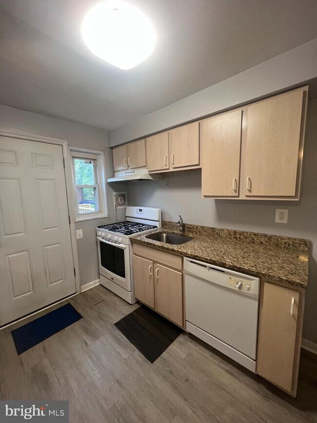 Building Photo - 4206 Doris Ave