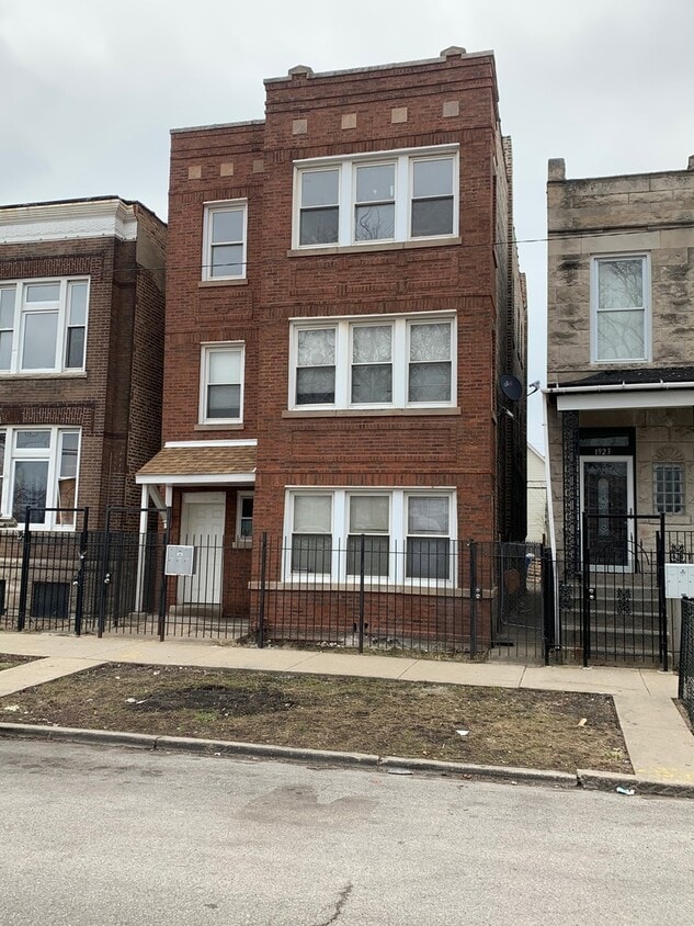 Primary Photo - 1921 S Trumbull Ave