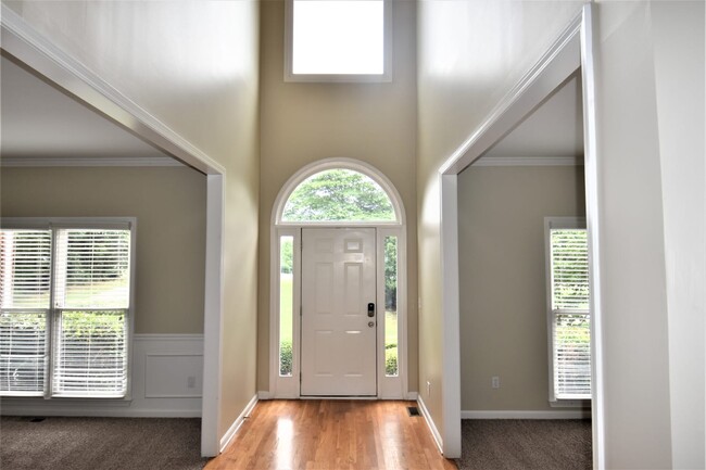 Building Photo - 2200 Rose Walk Dr