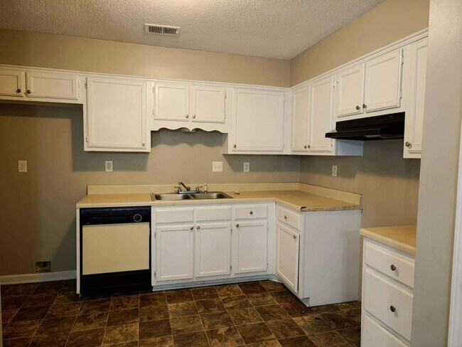 Building Photo - Newly Renovated Home In Frayser - Open To Section 8