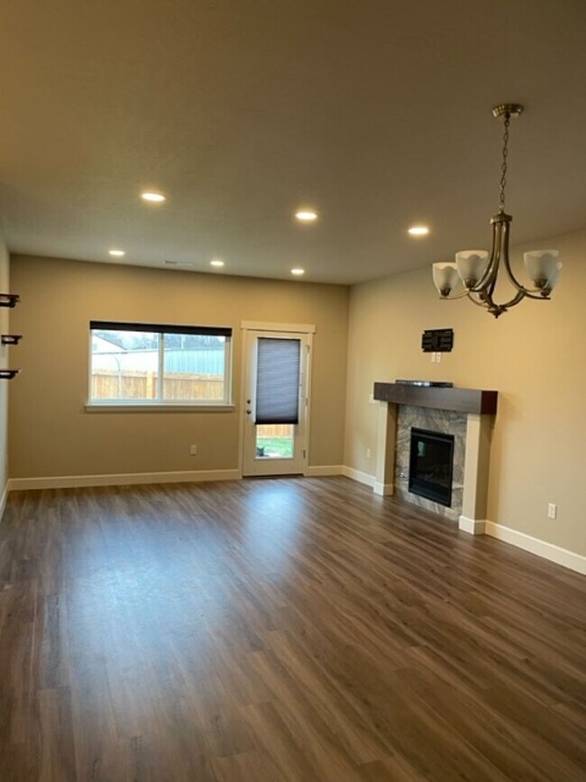 Building Photo - 2007 NW 6th St