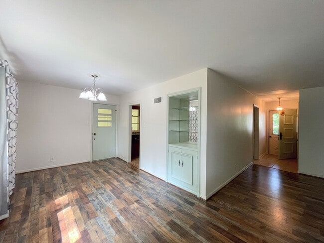 Building Photo - 2 bedroom home with basement