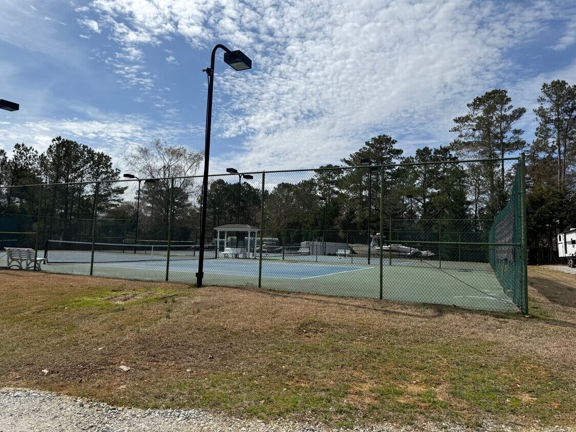 Building Photo - 44 Tennis Ct