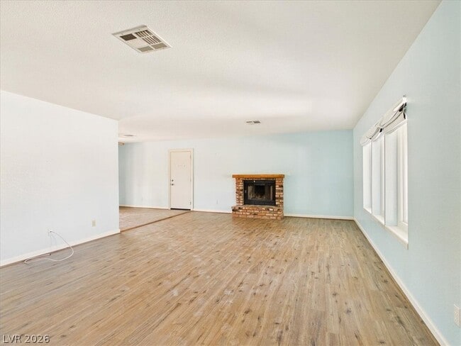 Building Photo - 881 E Calvada Blvd