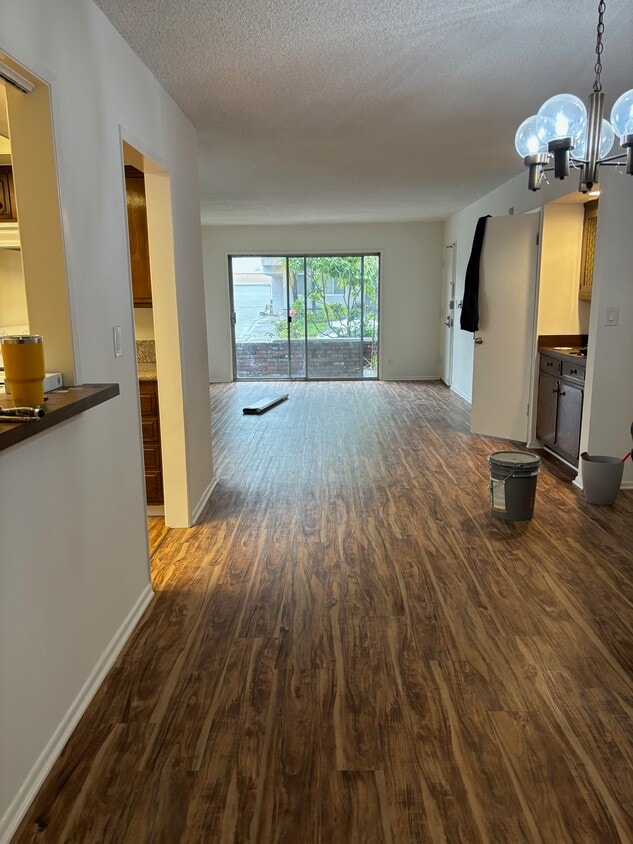 Primary Photo - 1118 S Oakhurst Dr