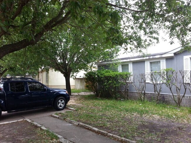 Foto del edificio - 20322 Mountaindale Dr